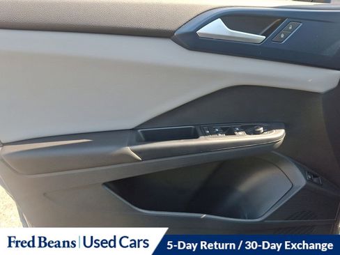 Certified 2023 Volkswagen Taos SE w/ Panoramic Sunroof Package AWD/4WD image 12