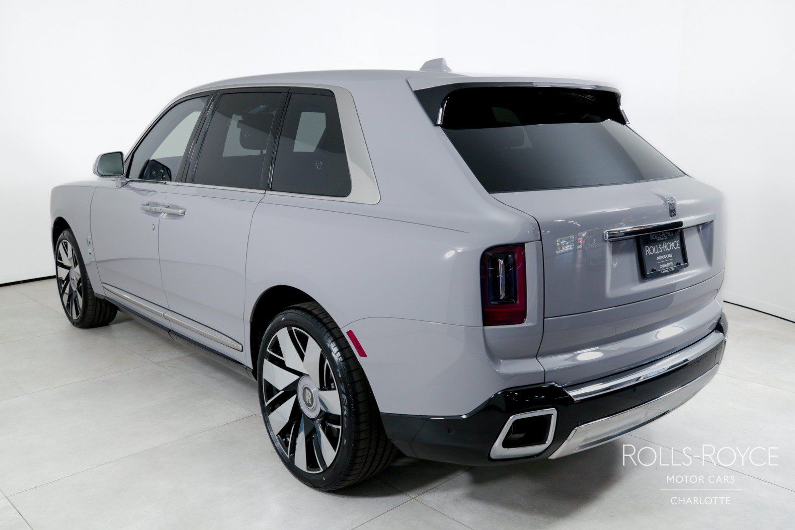 Used 2025 Rolls-Royce Cullinan AWD/4WD image 8