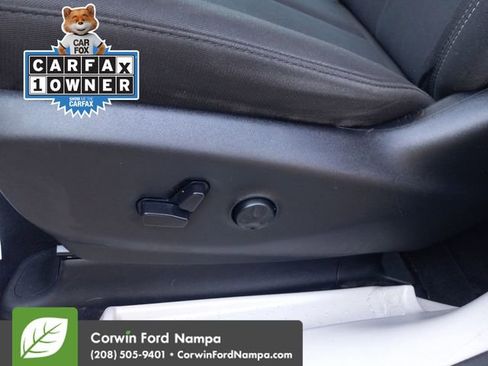 Used 2023 Chrysler Voyager LX image 12