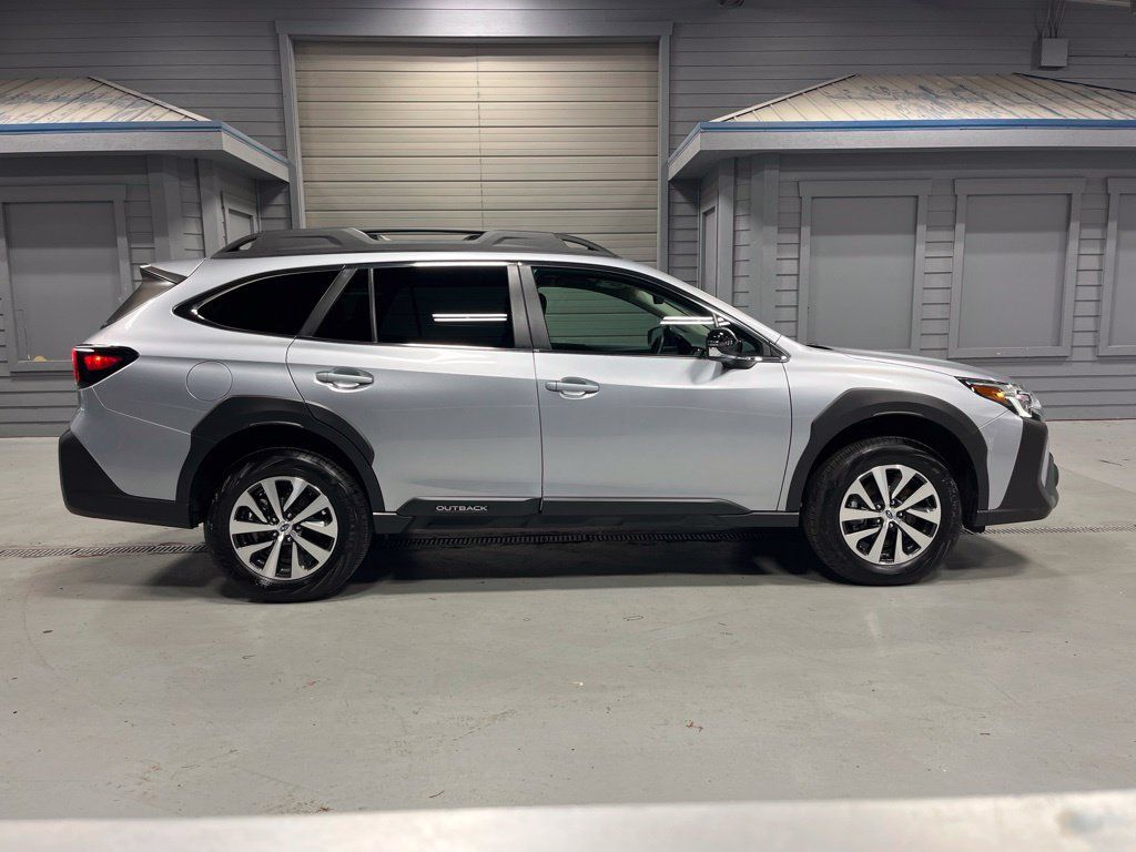 Certified 2025 Subaru Outback Premium AWD/4WD image 10