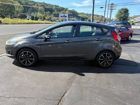 Used 2016 Ford Fiesta SE w/ SE Black Package image 10