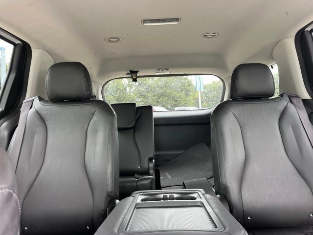 Used 2024 Kia Carnival EX FWD image 24