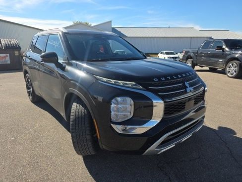 Used 2023 Mitsubishi Outlander SEL 40th Anniversary image 3