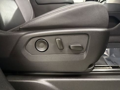 Certified 2024 Chevrolet Suburban LT w/ LT Signature Package image 24