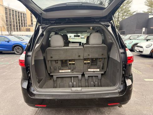 Used 2016 Toyota Sienna XLE image 15