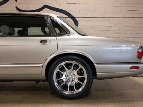 Used 2001 Jaguar XJ Supercharged RWD image 20
