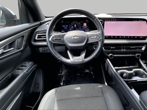 Used 2024 Chevrolet Traverse LT w/ Midnight/Sport Edition FWD image 6