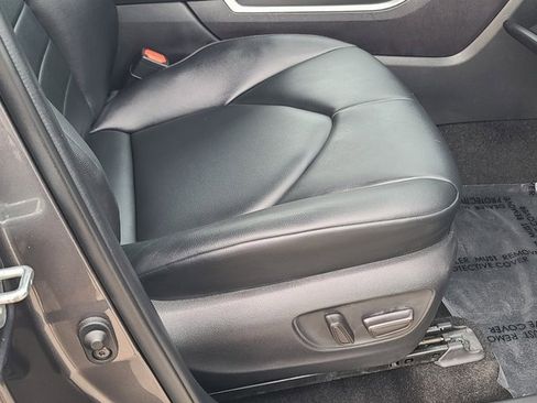 Used 2023 Toyota Highlander XLE image 11