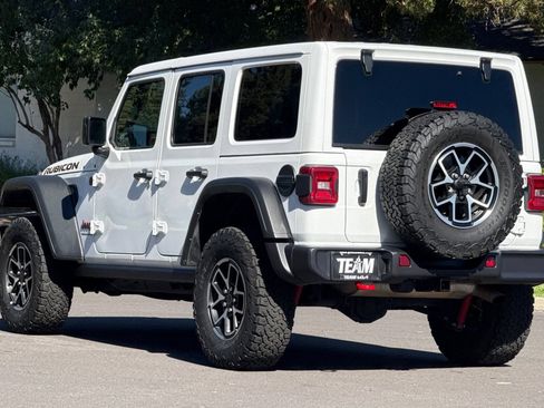 Used 2025 Jeep Wrangler Unlimited Rubicon AWD/4WD image 6