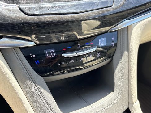 Used 2021 Cadillac XT6 Premium Luxury image 27