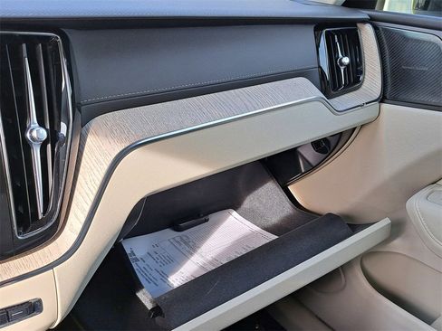 Used 2023 Volvo XC60 B5 Ultimate w/ Climate Package image 15