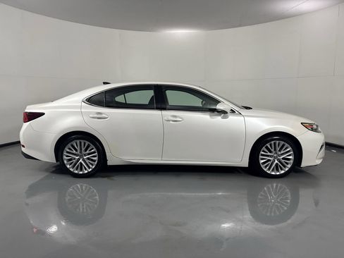 Used 2018 Lexus ES 350 w/ Luxury Package w/Wood Trim FWD image 36