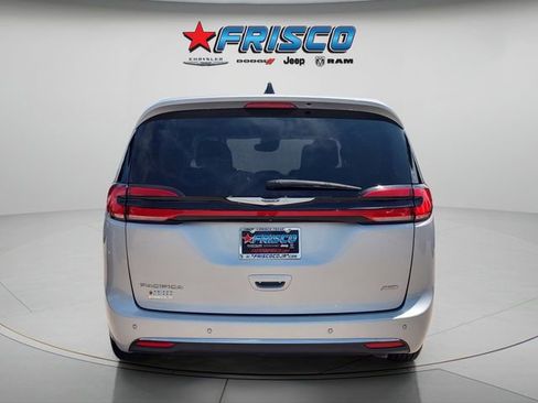 Used 2024 Chrysler Pacifica Touring-L FWD image 6