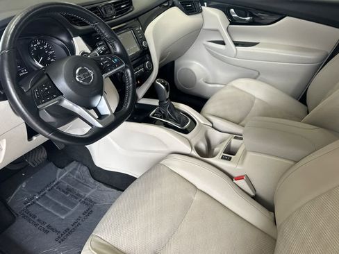 Used 2022 Nissan Rogue Sport SV w/ Technology Package image 11