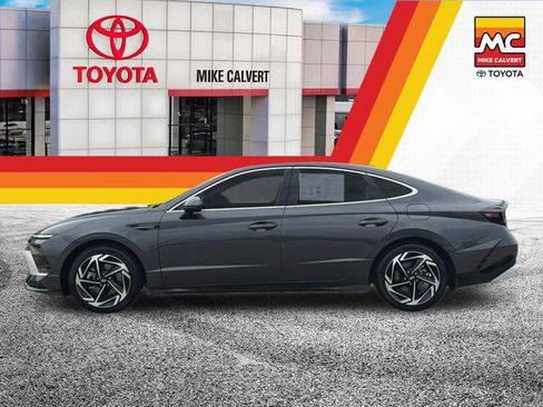 Used 2025 Hyundai Sonata SEL FWD image 2