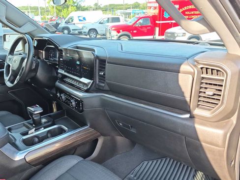 Used 2022 Chevrolet Silverado 1500 RST AWD/4WD image 31