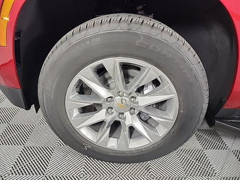 New 2025 Chevrolet Suburban Premier image 18