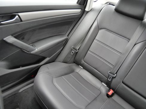 Certified 2020 Volkswagen Passat 2.0T SE image 12