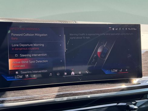 Used 2026 BMW X5 xDrive50e w/ M Sport Package image 19