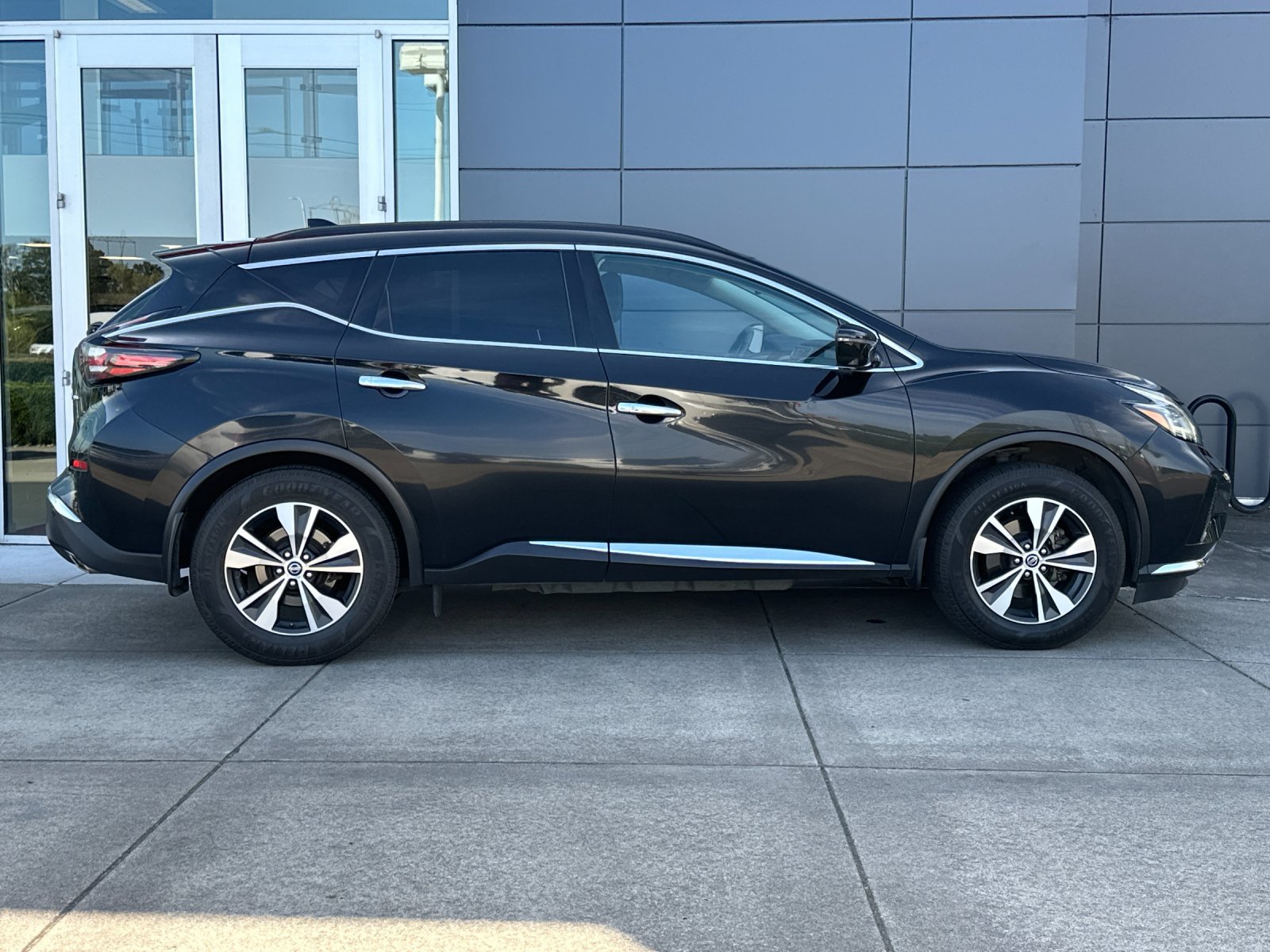 Used 2020 Nissan Murano SV AWD/4WD image 2
