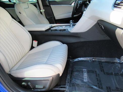 Used 2023 Genesis G70 2.0T w/ Sport Prestige Package image 10