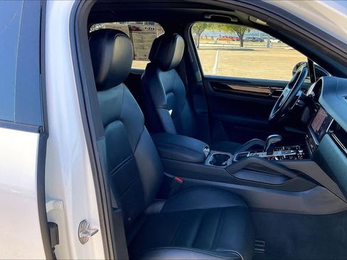 Used 2021 Porsche Cayenne image 12