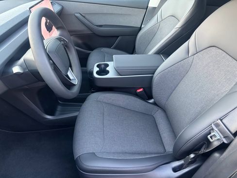 Used 2026 Tesla Model Y 2WD image 10