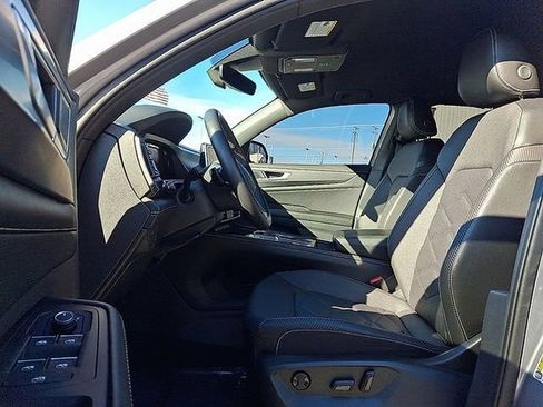 Used 2024 Volkswagen Atlas Cross Sport SE FWD image 13