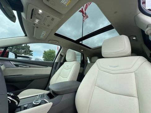 Used 2024 Cadillac XT5 Premium Luxury w/ LPO, Floor Liner Package AWD/4WD image 10