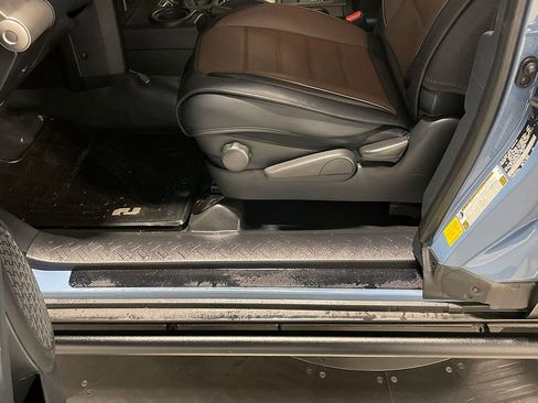 Used 2014 Toyota FJ Cruiser 4WD image 42