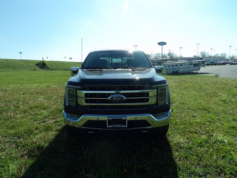 Used 2023 Ford F150 Lariat w/ Equipment Group 502A High AWD/4WD image 3