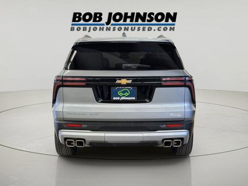 Used 2025 Chevrolet Traverse LT w/ Sun and Wheel Package AWD/4WD image 5