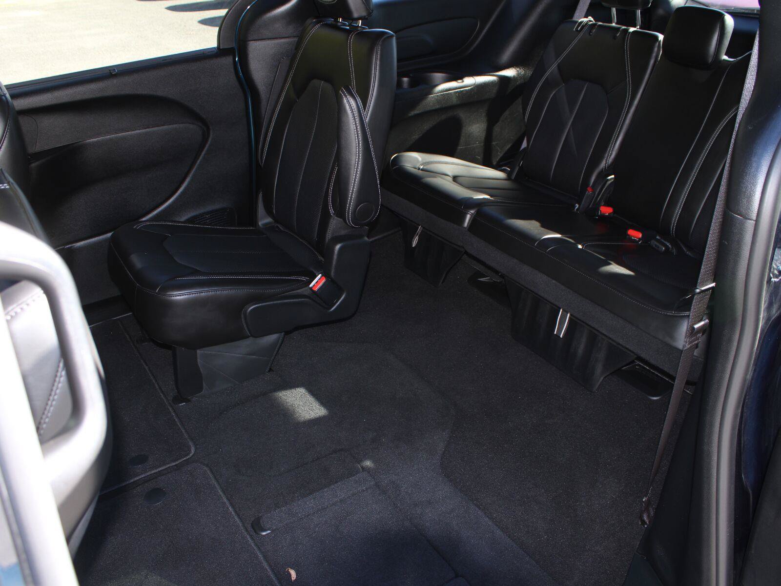 Used 2025 Chrysler Pacifica Select AWD/4WD image 20