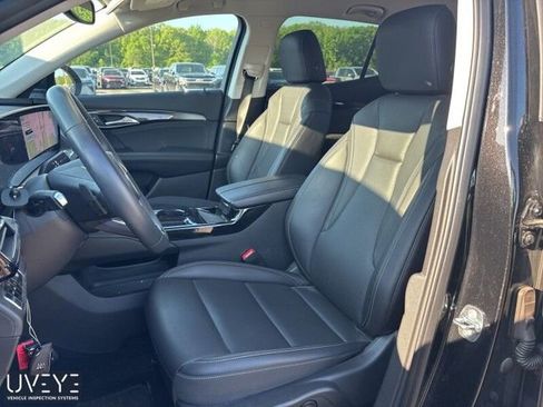 Used 2024 Buick Envision Preferred AWD/4WD image 2