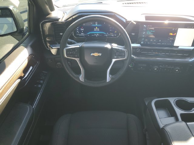 Used 2024 Chevrolet Silverado 1500 LT RWD image 16