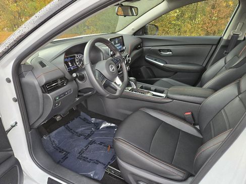Used 2024 Nissan Sentra SR w/ SR Premium Package image 16