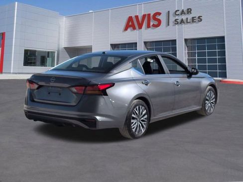 Used 2025 Nissan Altima 2.5 SV FWD image 6