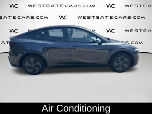 Used 2026 Tesla Model Y Long Range RWD image 7