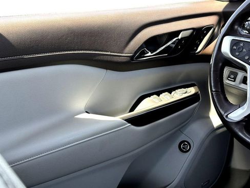 Used 2021 GMC Acadia SLT w/ Technology Package image 29