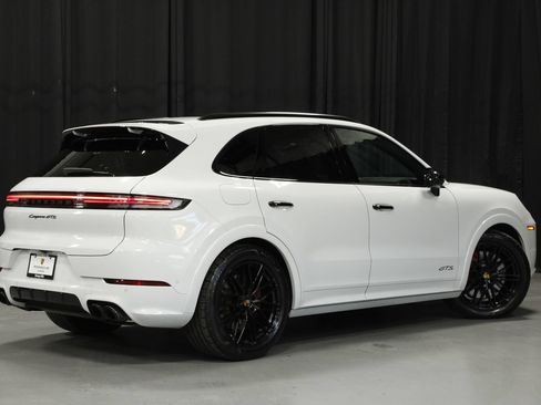 Used 2025 Porsche Cayenne GTS AWD/4WD image 5