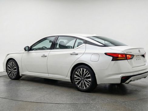 Used 2025 Nissan Altima 2.5 SV image 6