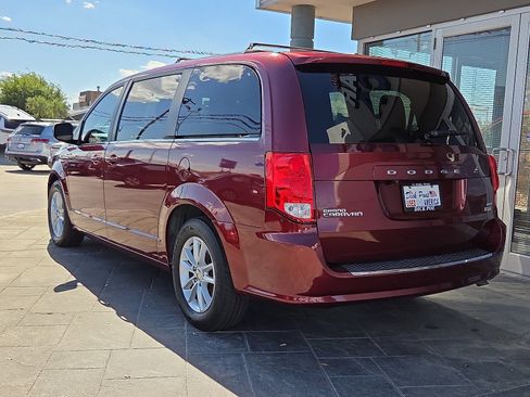Used 2019 Dodge Grand Caravan SXT image 4