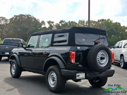 New 2025 Ford Bronco 4-Door image 3