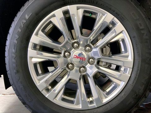 Used 2025 GMC Yukon Denali AWD/4WD image 9