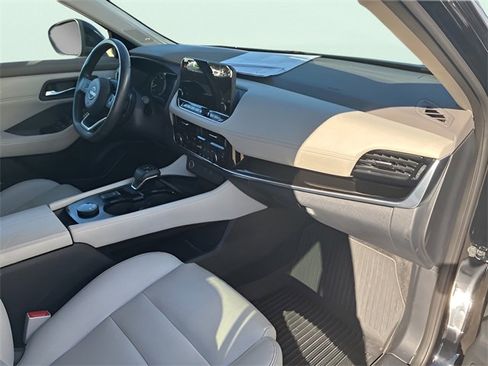 Used 2023 Nissan Rogue SL w/ SL Premium Package image 13