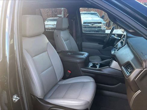 Used 2022 Chevrolet Tahoe LT w/ LT Signature Plus Package image 11