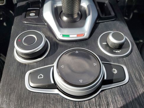 Used 2022 Alfa Romeo Stelvio Sprint image 23