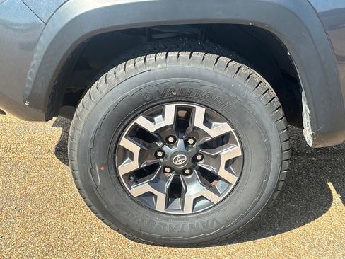 Used 2020 Toyota Tacoma TRD Off-Road w/ Technology Package image 24