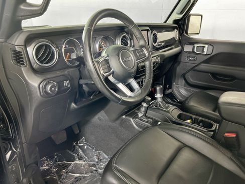 Used 2023 Jeep Wrangler Unlimited Sahara AWD/4WD image 9