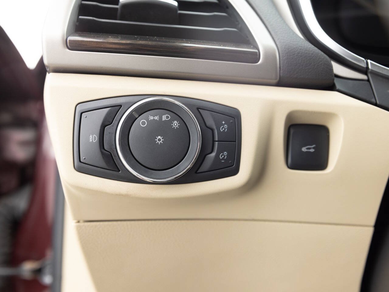 Used 2013 Ford Fusion SE FWD image 34